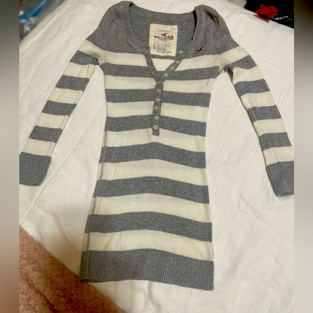 3/4 sleeve, 1/2 button front